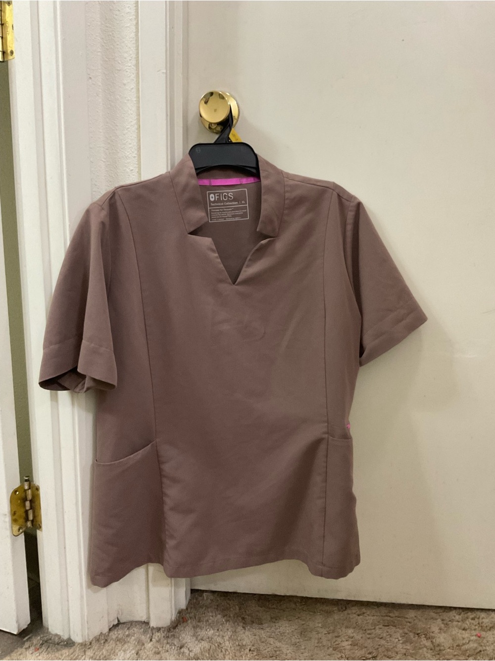 Figs Short Sleeve V-Neck Scrub Top in Mauve Taupe